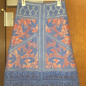 Selling this super cute Tory Burch skirt!